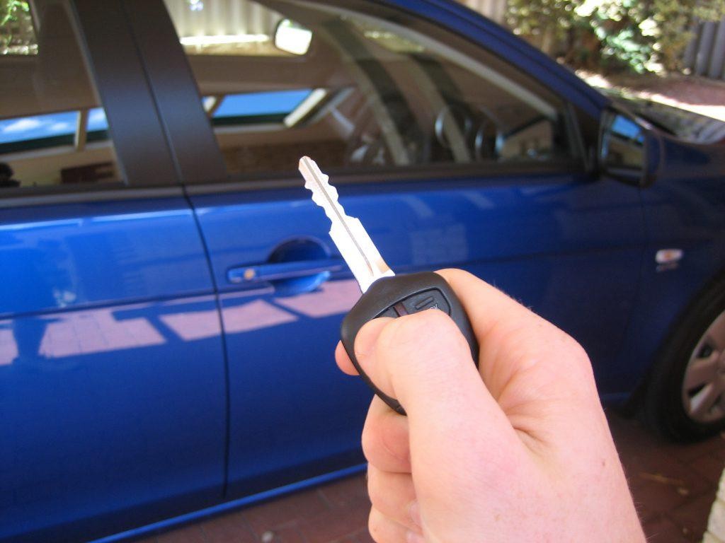 Car key uses the radio wave signals